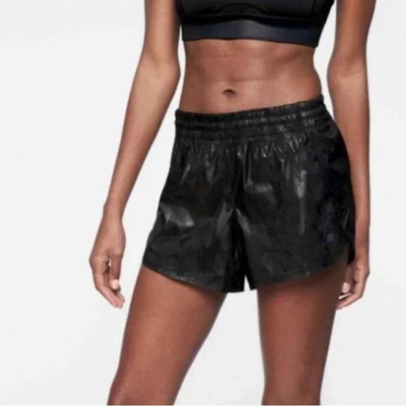 Athleta Black Camo Racer Run Shorts - Picture 1 of 13